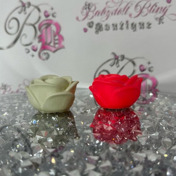 Light up roses Set of Three Rose-Shaped 3 LED lights 1 red/pink and 2 white - Picture 2 of 8